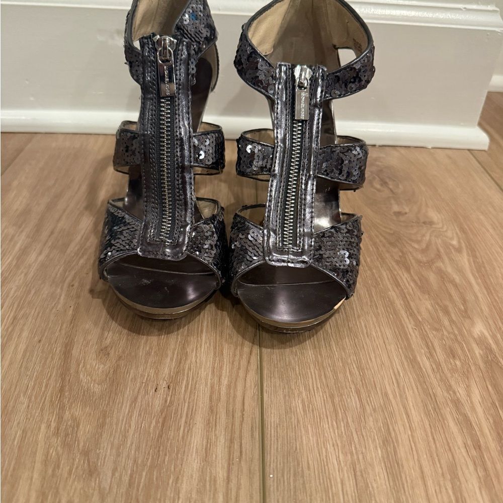 Michael Kors Glittering Silver Heels with Zipper in the front - Picture 2 of 7